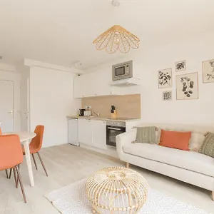 Appartement Cosy Au Centre D'oullins Avec Garage, Oullins